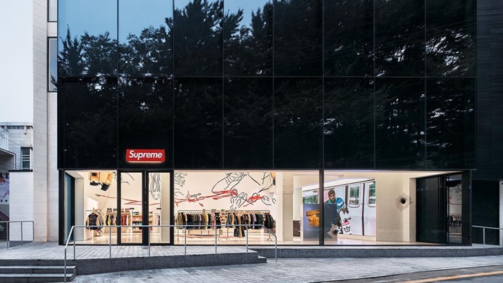 Toko Resmi Supreme Hadir di Seoul