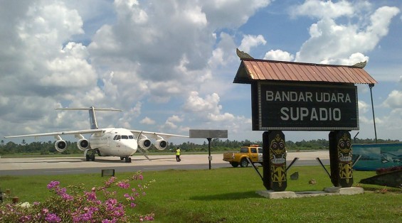 Bandara Supadio Tergenang Air, Penumpang Terlantar