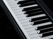 Lirik Penuh Imajinasi “Piano Man” Lagu Klasik Billy Joel Jadi Tren Baru TikTok