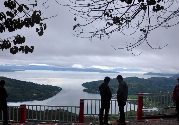 Menyoal Batas Aman Bisnis di Kawasan Danau Toba
