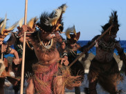 Cerita Kehidupan Suku Moy Dituangkan dalam Tarian Wutukala
