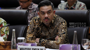 Raker Menteri UMKM Maman Abdurrahman dengan Komisi VII Bahas Rencana Kerja Anggaran 2026