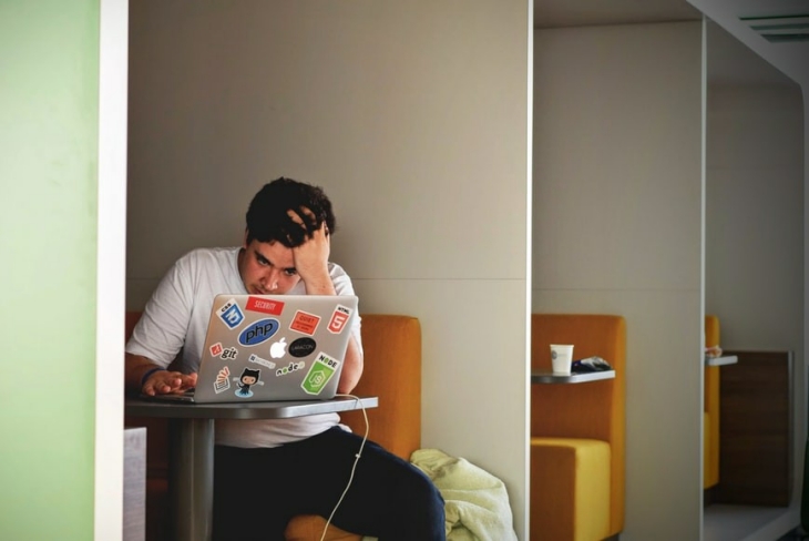 Ada beberapa tips mengatasi microsleep. (Foto: Unsplash/Tim Gouw)