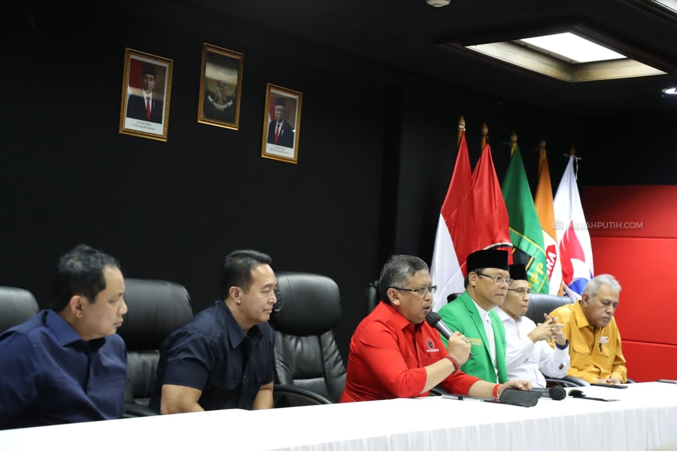 Hasto Ciptakan Pantun untuk Sandiaga Uno: Bawacapres Ganjar Menarik Sekali