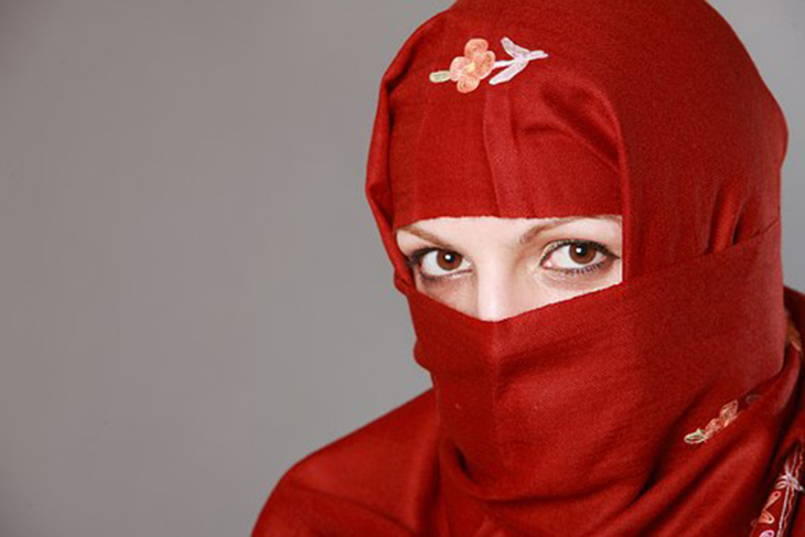 Perempuan Berhijab Wajib Merawat Rambut dengan Cara Ini