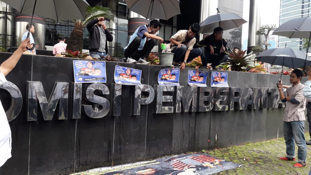 KPK Diingatkan Transferan Siti Fadilah ke Amien Rais