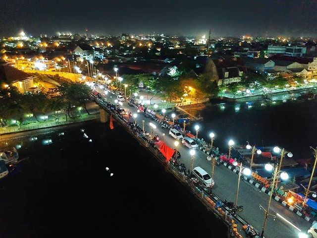 Jembatan Siti Nurbaya indah saat malam (Instagram/satryalasmana)