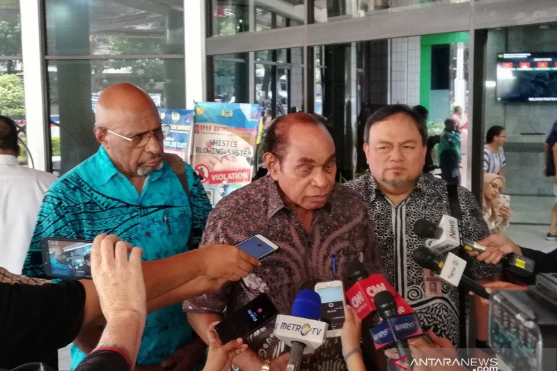 Freddy Numberi Tegaskan Kasus Floyd dan Persoalan di Papua Berbeda