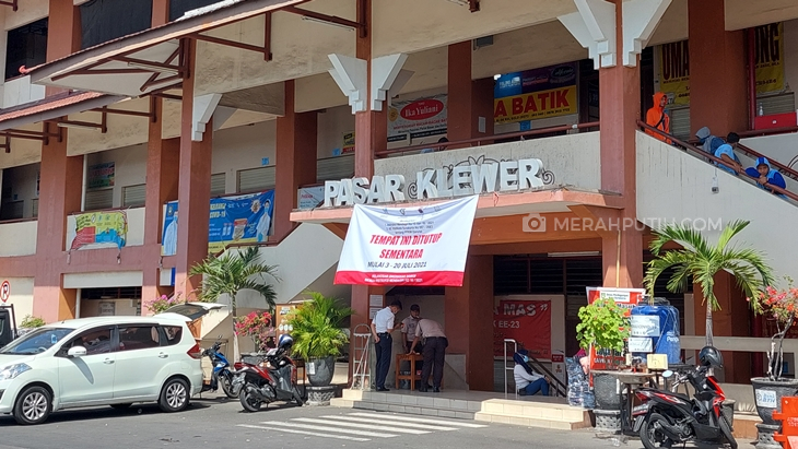 Pasar Klewer, Solo, Jawa Tengah ditutup selama PPKM Darurat, Minggu (4/7). (MP/Ismail)