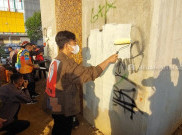 Bersihkan Tembok Bekas Vandalisme, Gibran Bakal Tambah CCTV
