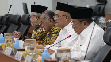 Komisi VIII DPR Bahas Tim Pengawas Haji Tahun 2025