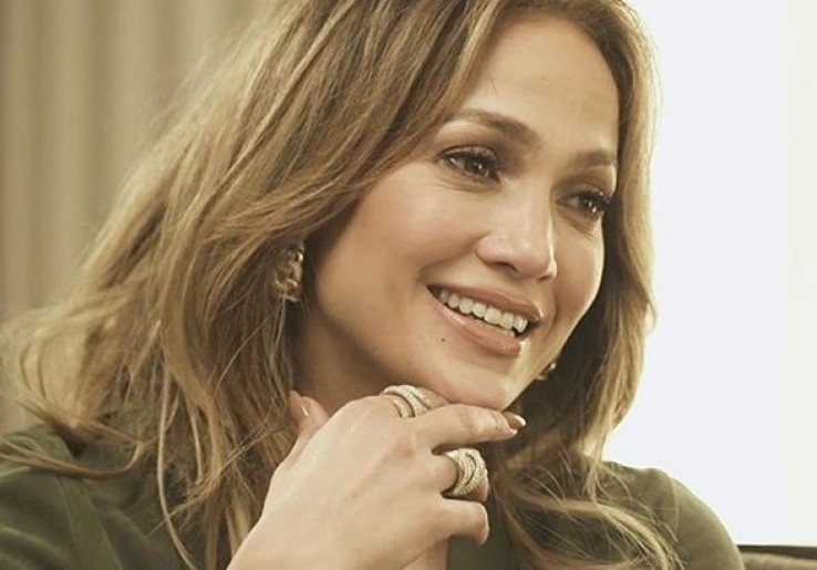 Jennifer Lopez Belum Dapat Kontak Keluarganya