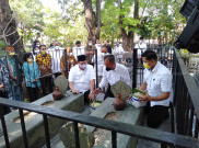 Airlangga Ziarah ke Makam Trah Mangkunegaran Keluarga Ibu Tien Soeharto