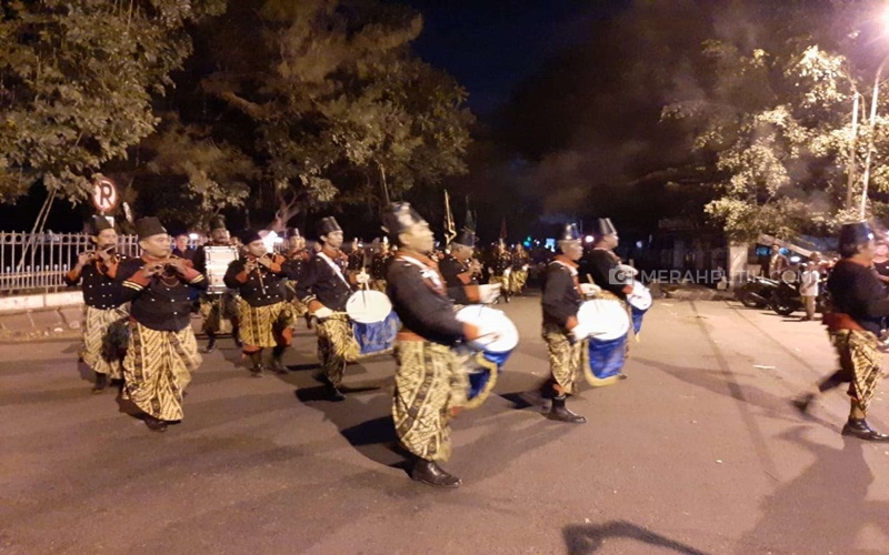 Keraton Surakarta Peringati Malam Lailatulkadar dengan Kirab Tumpeng dan Lampu Lampion