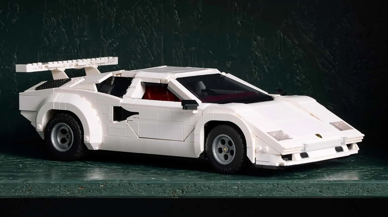 Lego Ciptakan Lamborghini Countach dengan Pintu Gunting