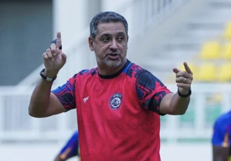 Alasan Kuat Manajemen Arema FC Pertahankan Marcos Santos sebagai Pelatih