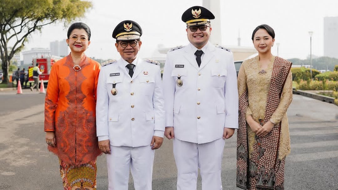 Momen Bersejarah, Ayah dan Anak Dilantik Bersama sebagai Kepala Daerah