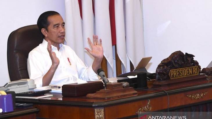 Kerap Bagi-bagi Sembako hingga Munculkan Kerumunan, Jokowi Langgar PSBB?