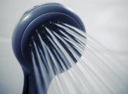 Awas, Shower Di Rumah Bisa Jadi Sumber Penyakit