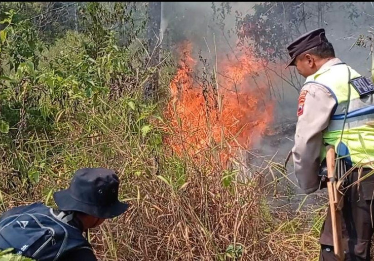 Gunung Lawu Terbakar,  Pemkab Karanganyar Tetapkan Status Tanggap Darurat 14 Hari