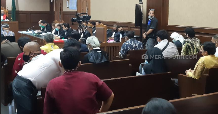 Pengunjung Sidang Jiwasraya Berdempetan, Abaikan Protokol Kesehatan