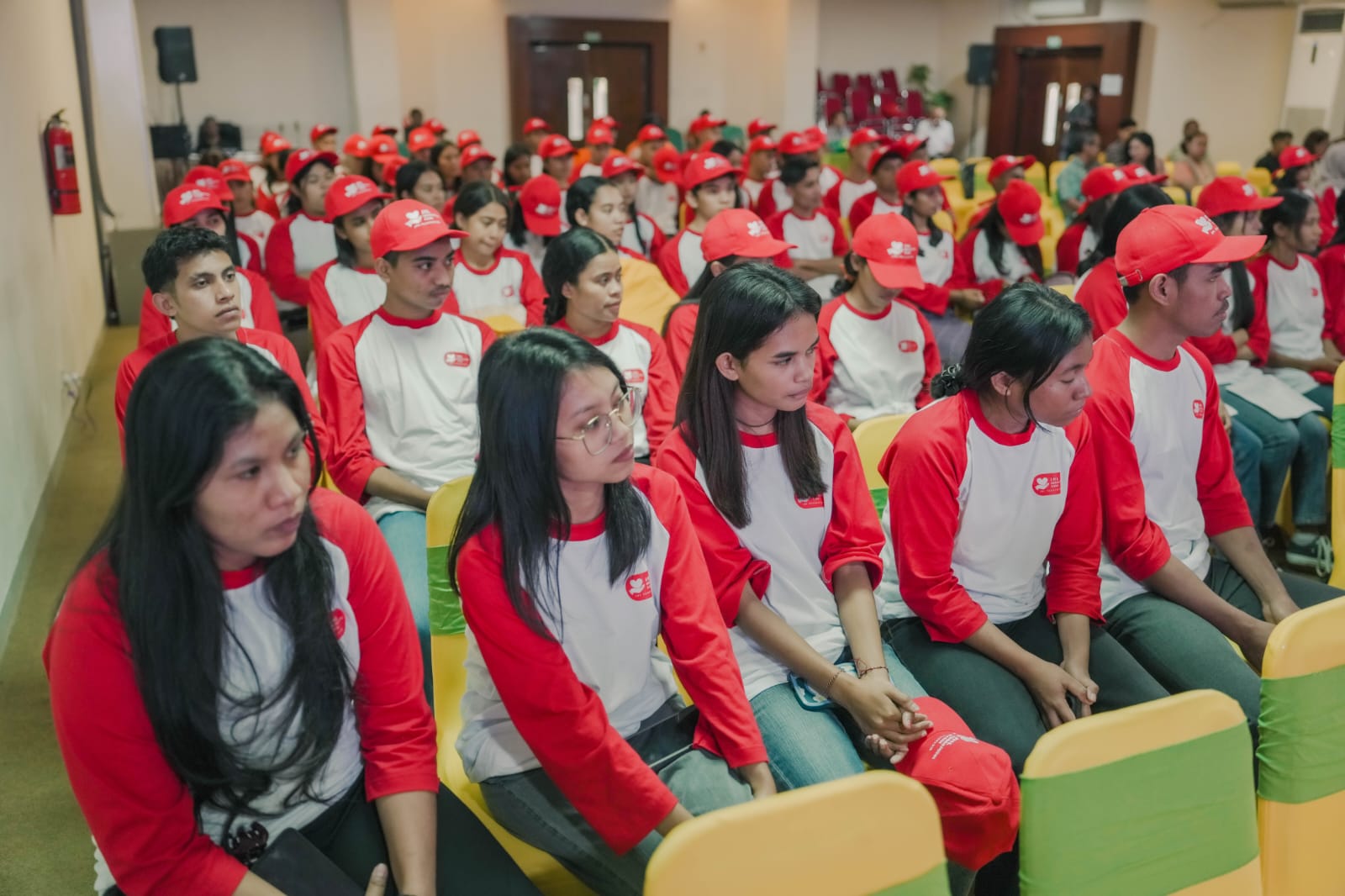 Ratusan mahasiswa Universitas Nusa Cendana dan Universitas Nusa Nipa antusias mendengarkan kuliah umum Founder JHL Foundation, Jerry Hermawan Lo