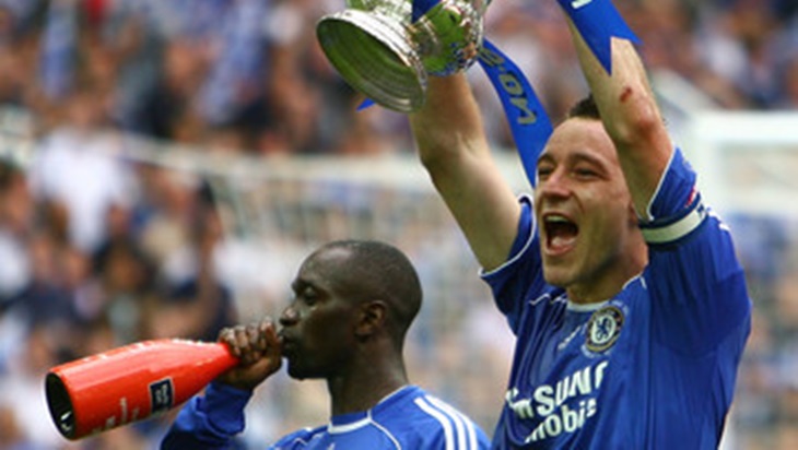 Mantan gelandang Chelsea, Claude Makelele dan Jhon Terry. (Zimbio)