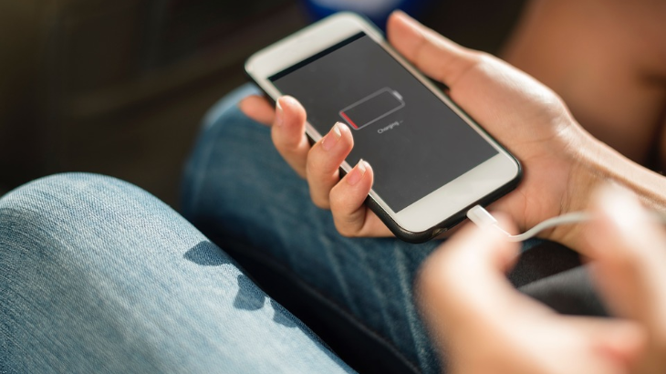 Hati-hati Mengisi Daya Gadget dari Laptop, Ini Risikonya