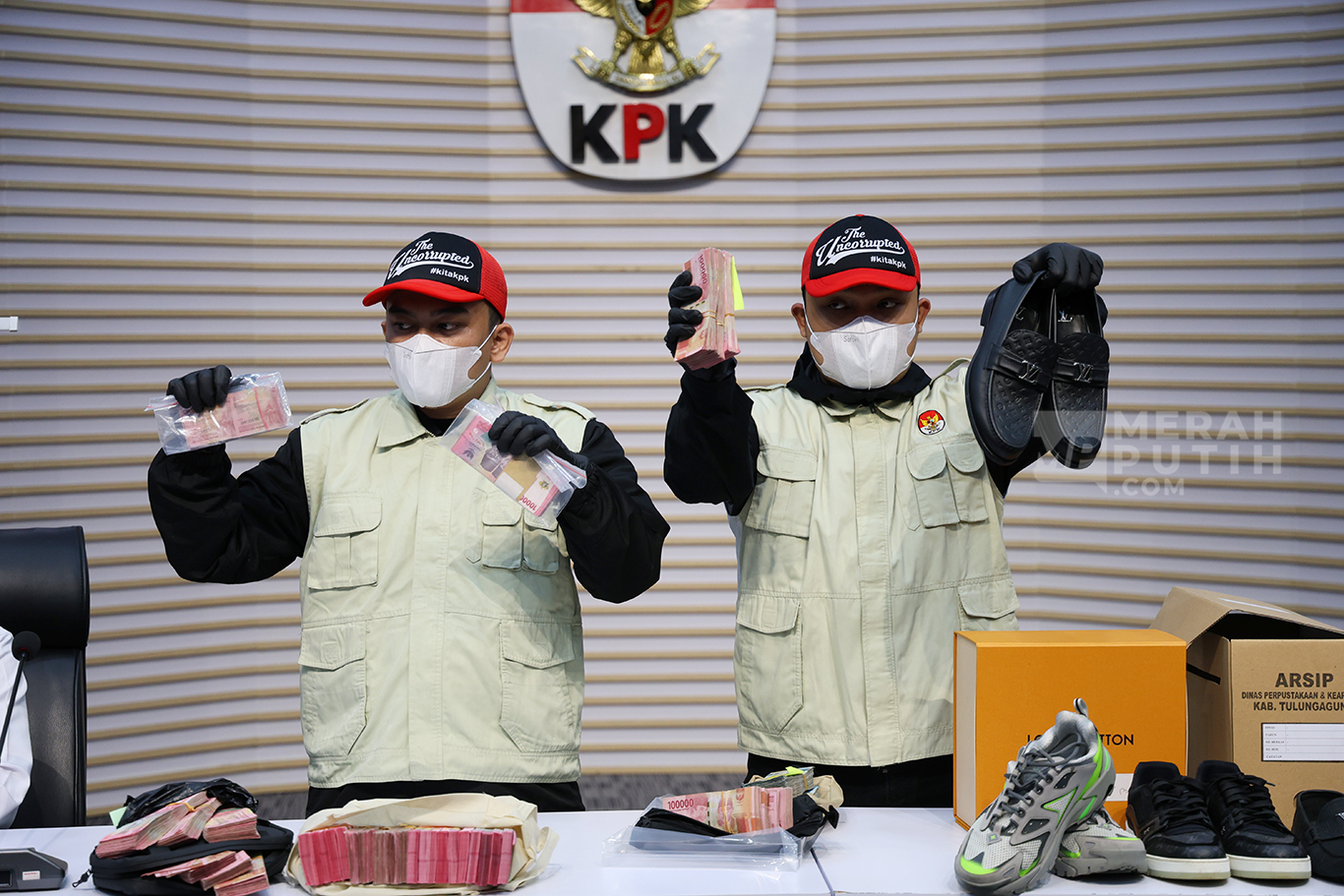 KPK Sita Uang Rp 95 Juta setelah Geledah 4 Lokasi Terkait dengan Kasus Tulungagung