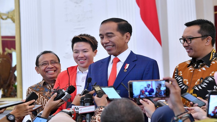 Presiden Jokowi bersama Menpora Imam Nahrawi serta Butet