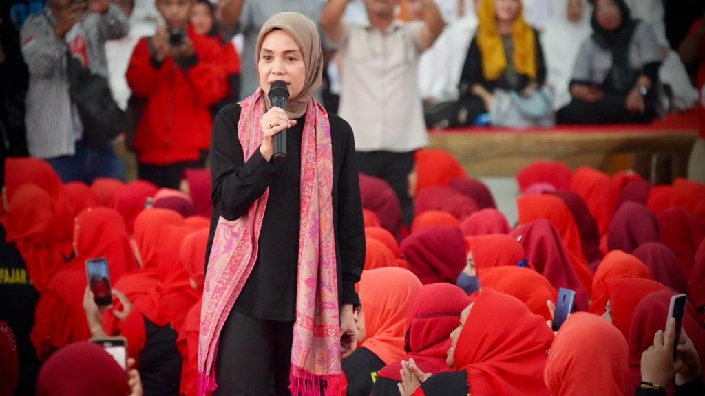 Safari Politik di Jatim dan Jateng, Atikoh Dicurhati Emak-emak soal Harga Bahan Pokok