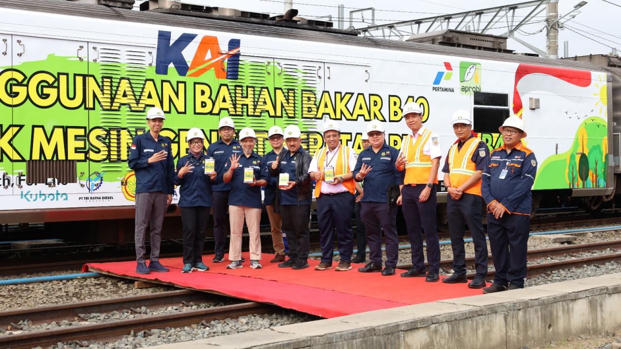 Kereta Api Indonesia Mulai Gunakan Bahan Bakar Campuran Kelapa Sawit 