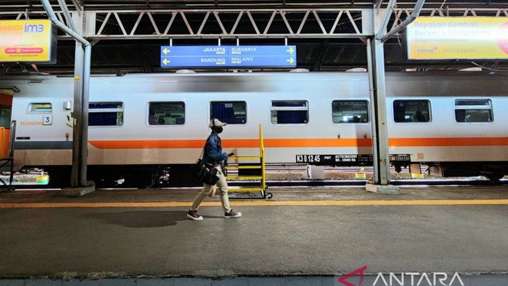 Penumpang Kereta Jarak Jauh Melonjak Dua Kali Lipat di Hari Libur Akhir Pekan
