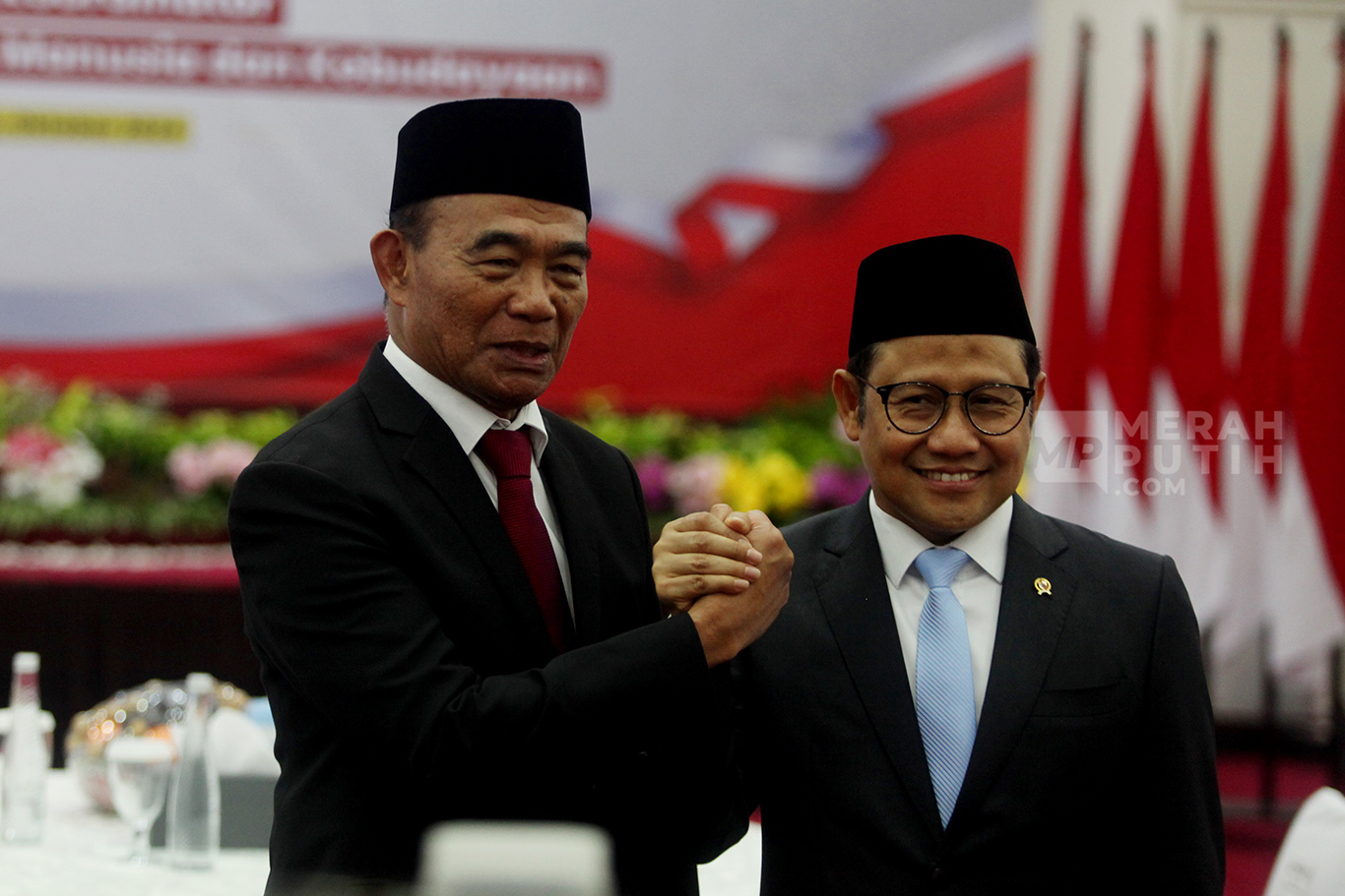 Prosesi Sertijab Menko Pemberdayaan Masyarakat Muhadjir Effendy Kepada Muhaimin Iskandar 