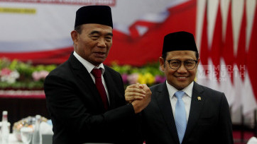 Prosesi Sertijab Menko Pemberdayaan Masyarakat Muhadjir Effendy Kepada Muhaimin Iskandar 