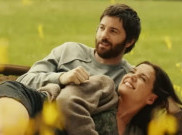 Katie Holmes Puas dengan Tiga Perannya dalam Film 'Alone Together'