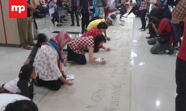 Ini Tanggapan Wong Solo Tentang Pemecahan Rekor MURI Menulis Aksara Jawa