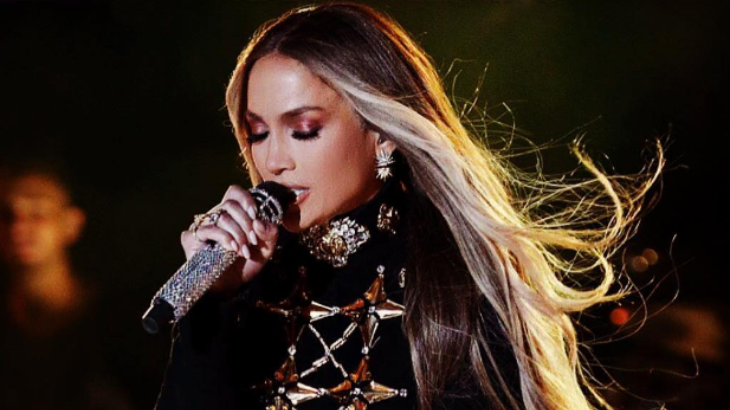Jennifer Lopez Galang Dana untuk Korban Badai Maria 