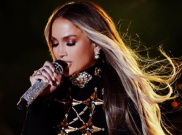 Jennifer Lopez Galang Dana untuk Korban Badai Maria 