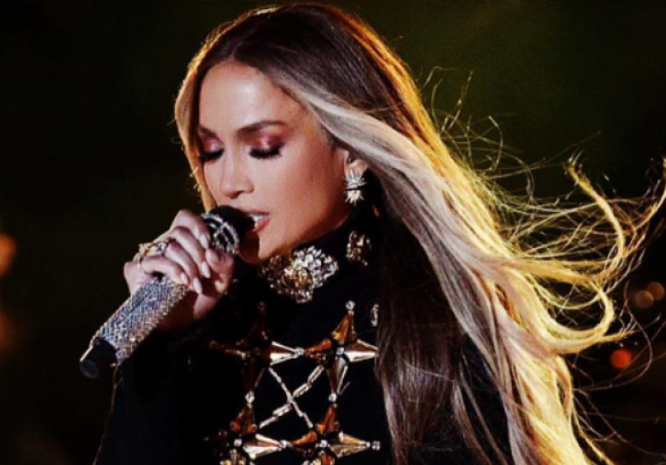 Jennifer Lopez Galang Dana untuk Korban Badai Maria 