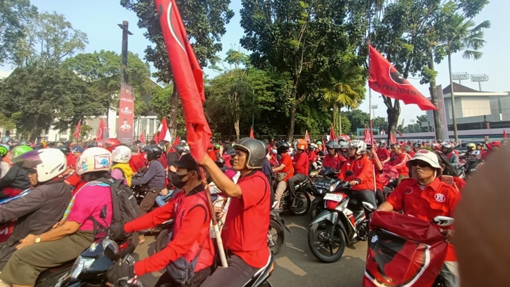 Konvoi Motor Kader PDIP Hadiri Puncak BBK 2023, Banteng Merahkan GBK
