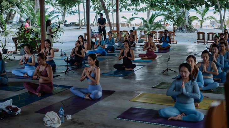 Yoga Retreat Damai Bersama Yanti Liu di Pulau Leebong