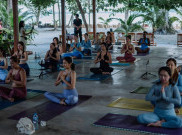 Yoga Retreat Damai Bersama Yanti Liu di Pulau Leebong