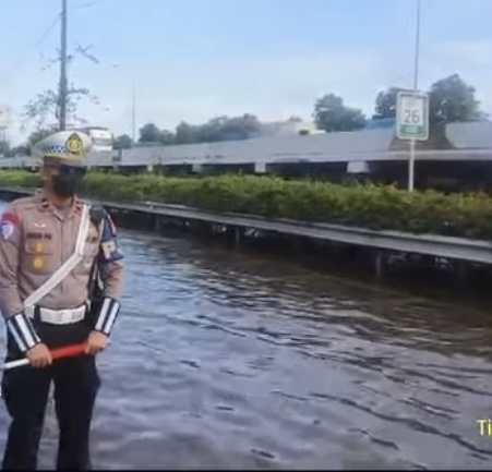 Banjir, Ruas Bawah Jalan Tol Sedyatmo Arah Bandara Soetta tak Bisa Dilalui