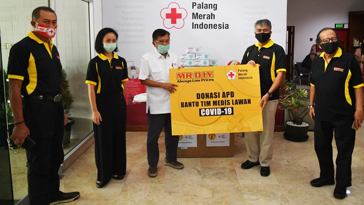 Kolaborasi Dalam Menyalurkan APD untuk Tenaga Medis