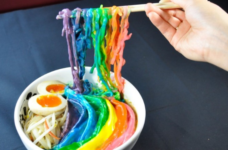 Setelah Rainbow Cake, Kini Ramen Pelangi Banyak Menarik Perhatian di Jepang