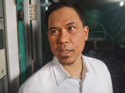 [HOAKS atau FAKTA] Munarman Pakai Tongkat Setelah Ditembak Polisi