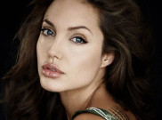 Media Amerika Sebut Angelina Jolie Kabur ke Luar Negeri