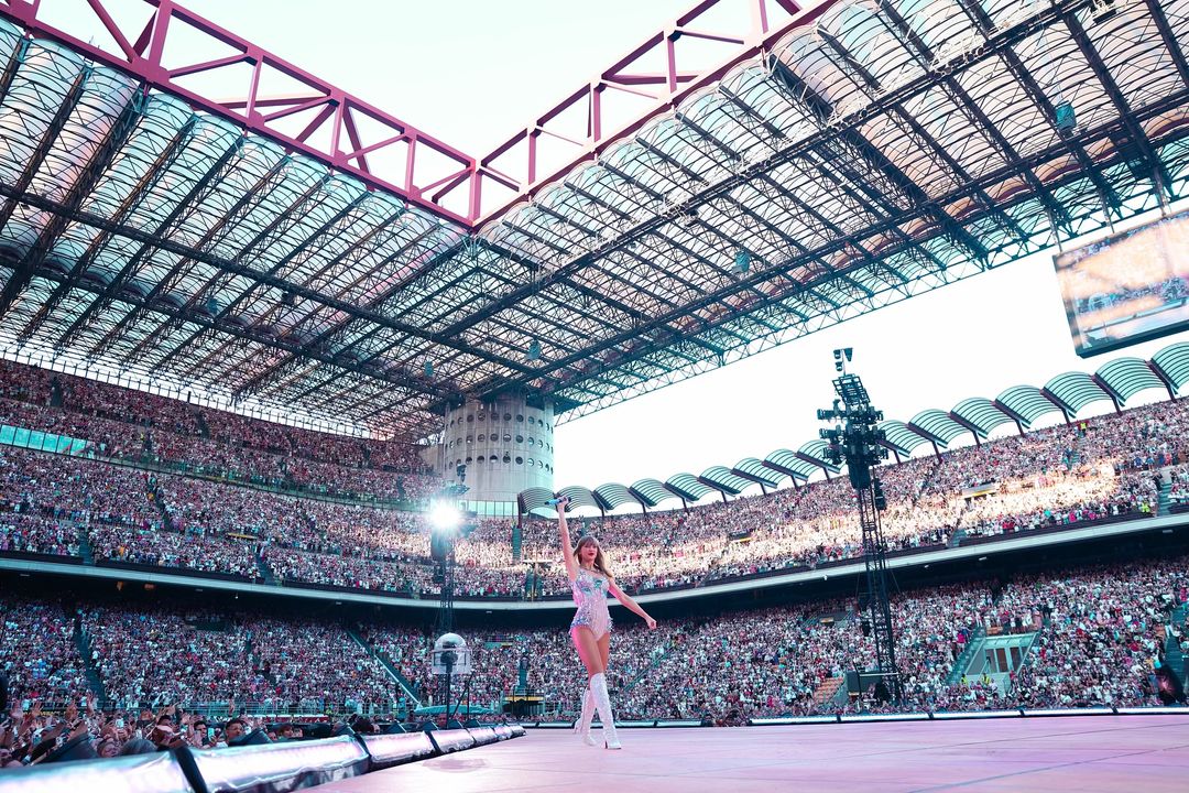 Taylor Swift diminta tampil saat pembangunan stadion selesai