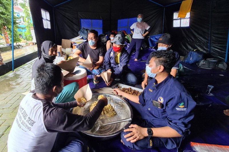 Dapur umum. (Foto: Antara)